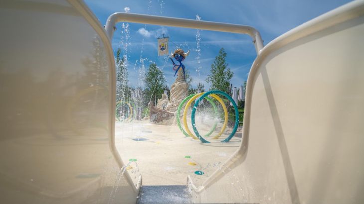 Wasserrutsche des Wasserspielplatz Snorri Strand