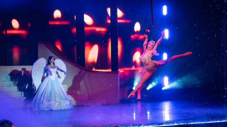 Akrobatik in der Show "Snow Angels - The Christmas Show"