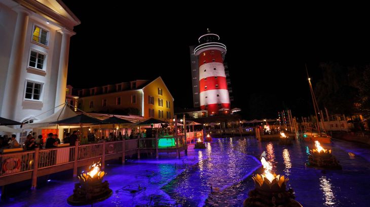 Der See vor dem 4-Sterne Superior Erlebnishotel „Bell Rock“