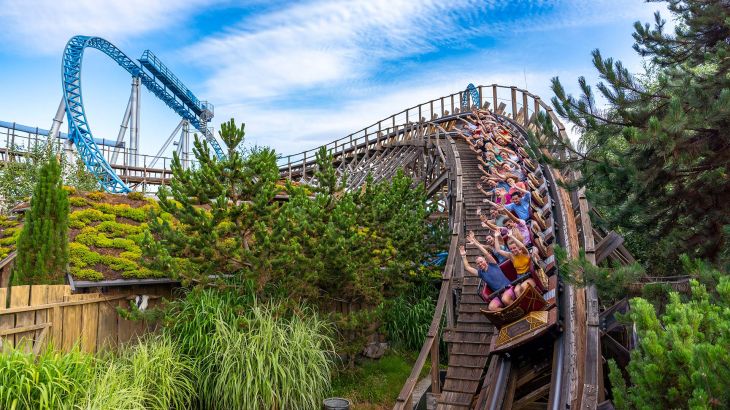 Besucher bei der Fahrt im "WODAN - Timburcoaster"