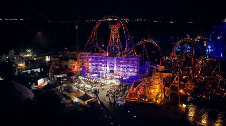 Grazie all’impiego di un drone hai una splendida visuale sul nuovo coaster e il futuro quartiere tematico croato