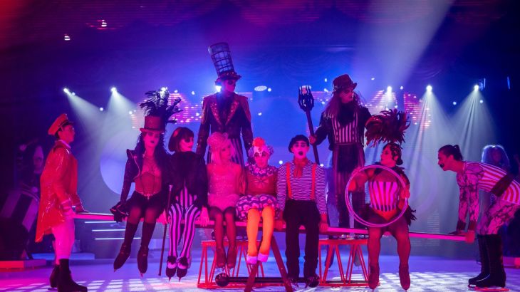 Vampire Circus Artisten auf Wippe