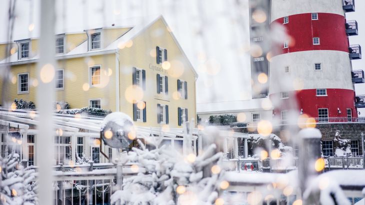 Schneebedeckte Fassade des Hotel Bell Rocks
