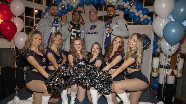 Ein Teil des Teams von Frankfurt Galaxy zu Gast im Europa-Park beim Super Bowl 2023