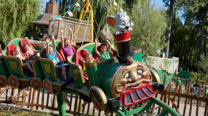 Kinder im Ba-a-a Express