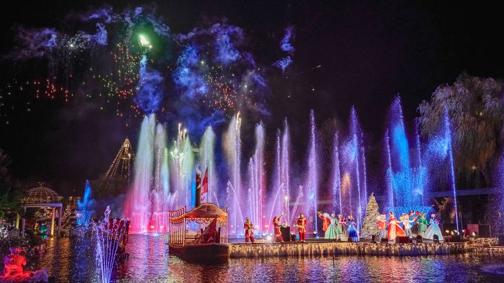 Großes Feuerwerk mit beeindruckender Fontänenshow bei Josefinas Winterreise