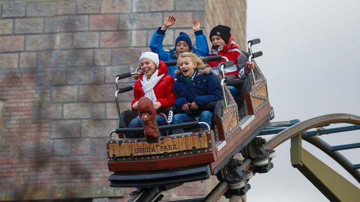 Kinder bei der großen Abfahrt vom Matterhorn-Blitz