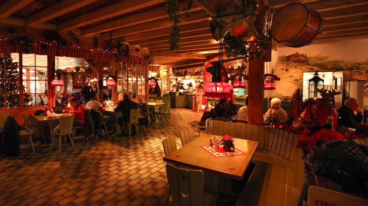 Besuchergruppe im Restaurant Seehaus