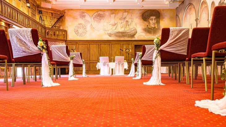 Festraum Biblioteca Vasco da Gama der für eine Hochzeit geschmückt ist