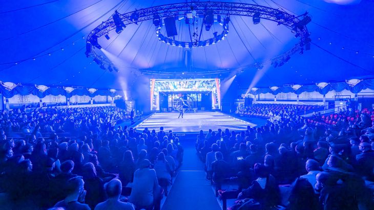 Eis-Stadion mit der Traumatica Show Truth Dare