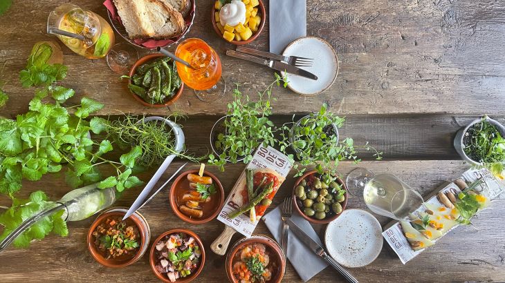 Tisch voller Tapas