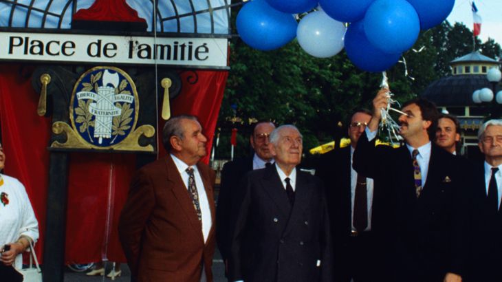 Die Eröffnung des Französischen Themenbereichs mit vielen Gästen und bunten Ballons.