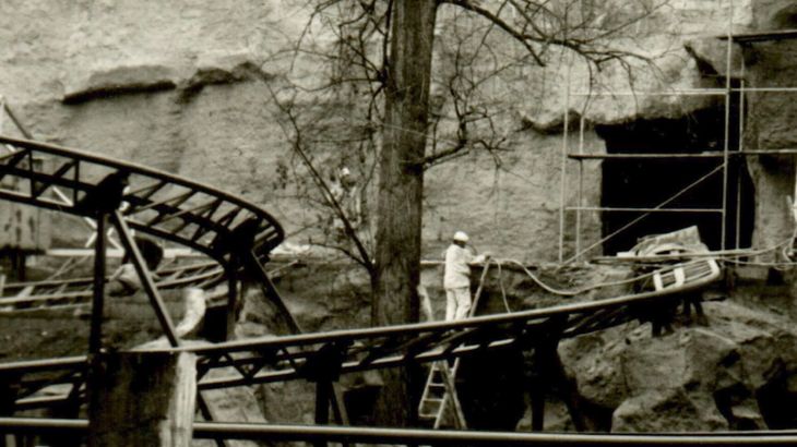 Die Baustelle des "Grottenblitz" mit Blick auf die Berglandschaft