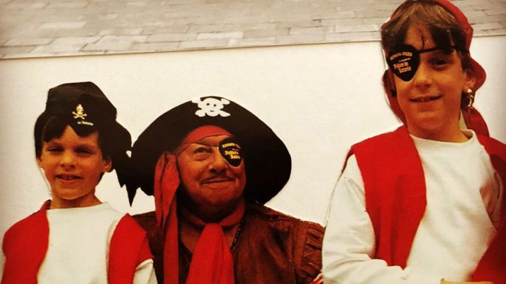 Michael und Thomas Mack haben sich zur Einstimmung auf die neue Attraktion als Piraten verkleidet.