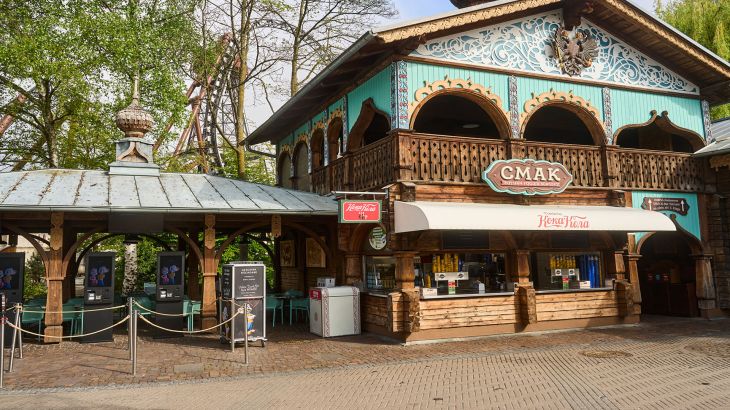Frontalansicht auf CMAK - Russian Food & Burger