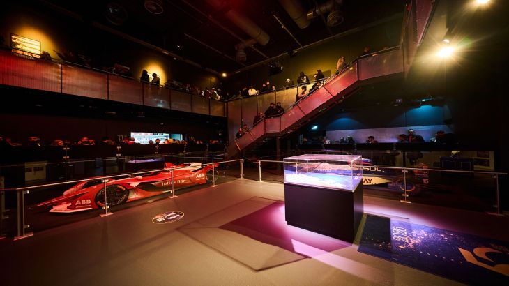 Monaco Preview Center von Innen