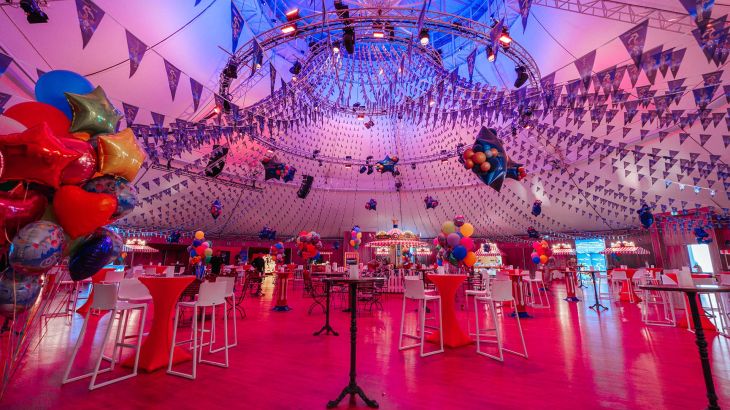 L’Europa-Park Dome con le decorazioni per l’anniversario dei 50 anni
