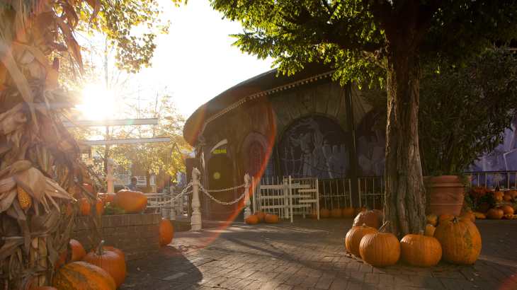 The exterior of the Griezelkopjes in the Dutch themed area at Europa-Park.