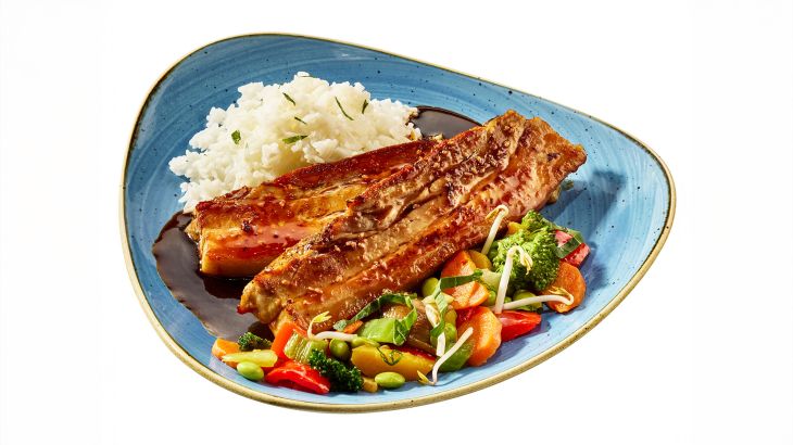 Schweinebauch mit Wokgemüse und Reis
