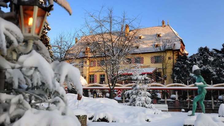 Das eingeschneite Schloss Balthasar im Deutschen Themenbereich.