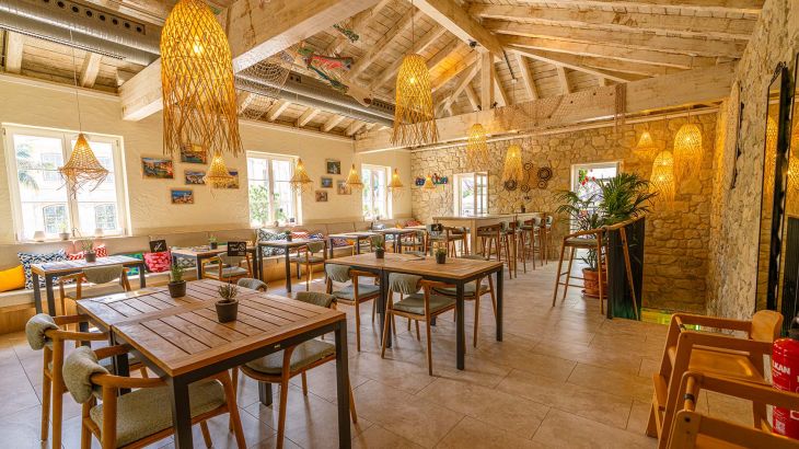 Das Eiscafé Sunce i Lavanda im kroatischen Stil.