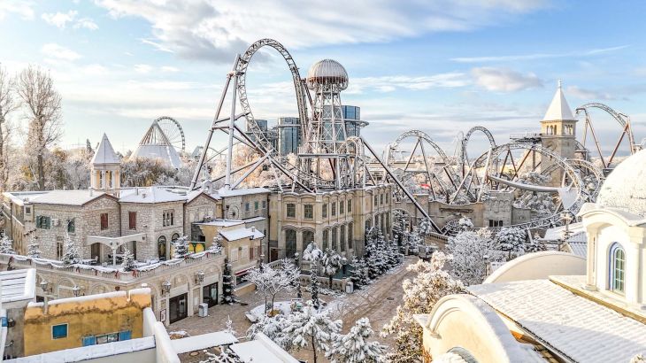 Der kroatische Themenbereich ist mit Schnee bedeckt.