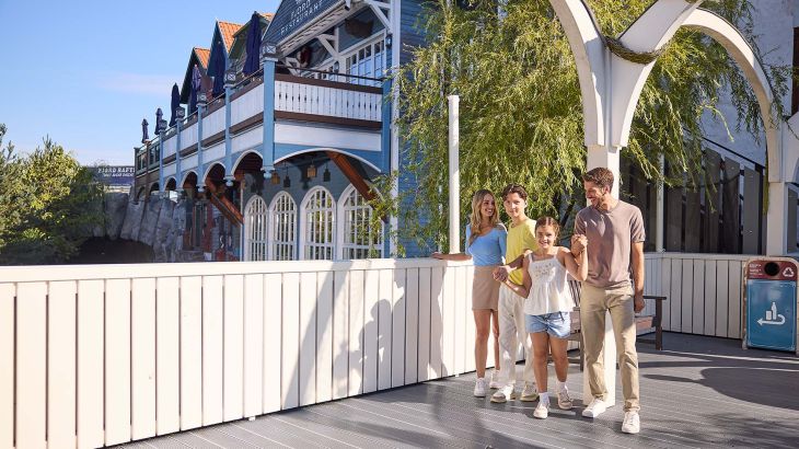 Eine Familien im Skandinavischen Themenbereich.