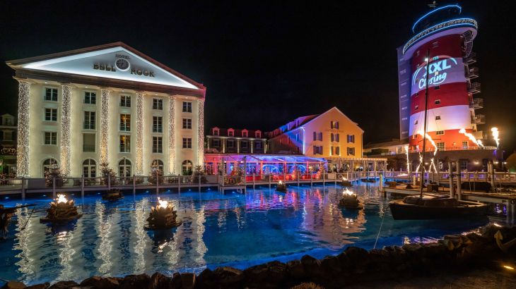 Hotel Bell Rock am Abend beleuchtet