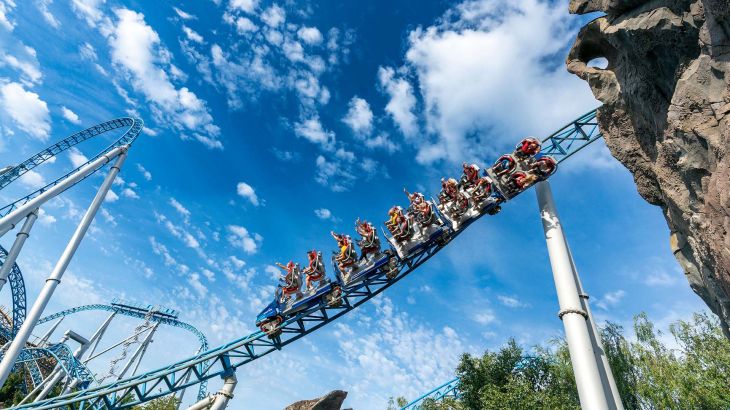 De eerste loopingachtbaan van Europa‑Park: blue fire Megacoaster.