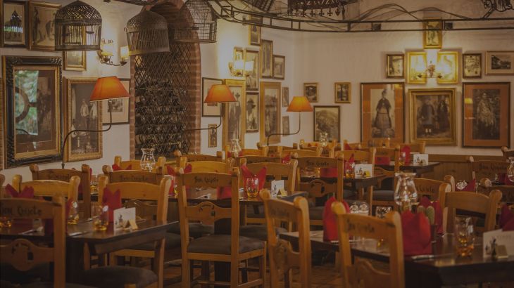 Der Innenraum des Hotelrestaurants Don Quichotte.