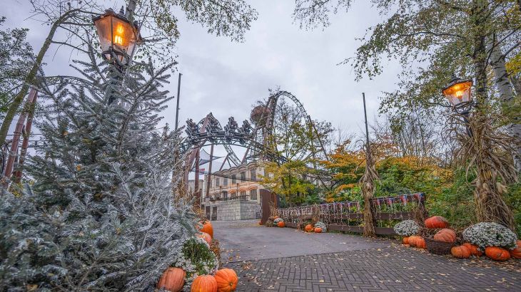 Der zu HALLOWinter mit Kürbissen und Christbäumen geschmückte kroatische Themenbereich.