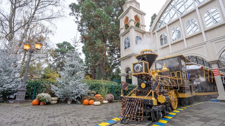 Der russische Bahnhof der Panoramabahn während der HALLOWinter Zeit.