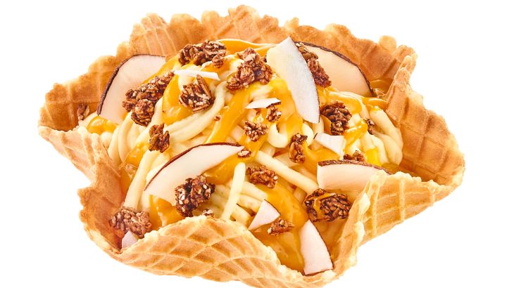 Spaghetti-Eis-Tropical in der Waffel