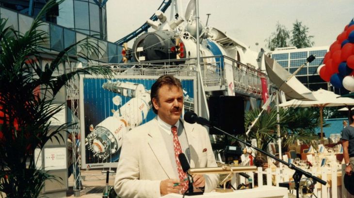 Roland Mack eröffnete die neue Achterbahn im Europa-Park