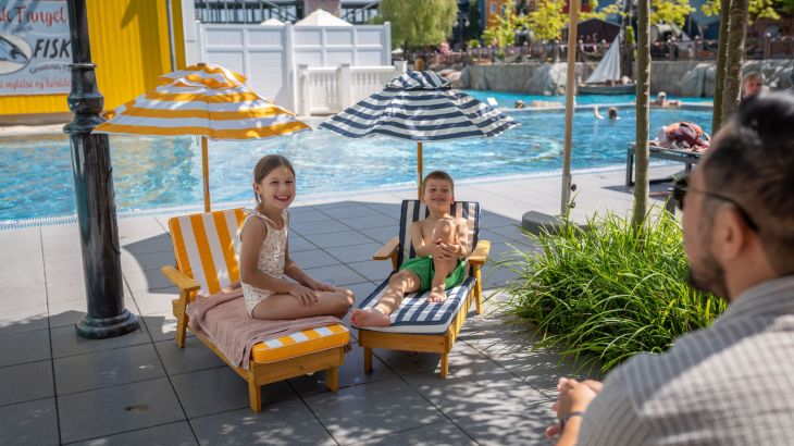 Kinderliegen am Pool im Kronasar