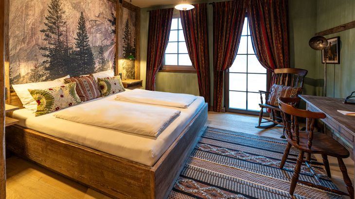 Ein Zimmer der Riverside Western Lodge