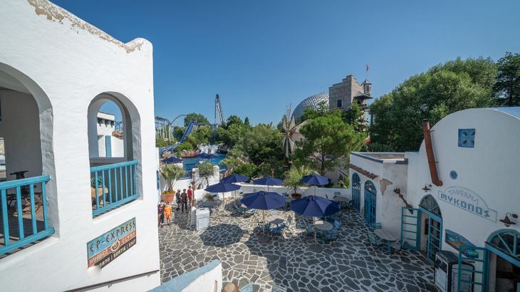 Le quartier grec d’Europa-Park en version estivale : le lieu idéal pour votre événement d’entreprise exclusif dans le cadre de la Nuit Grecque.