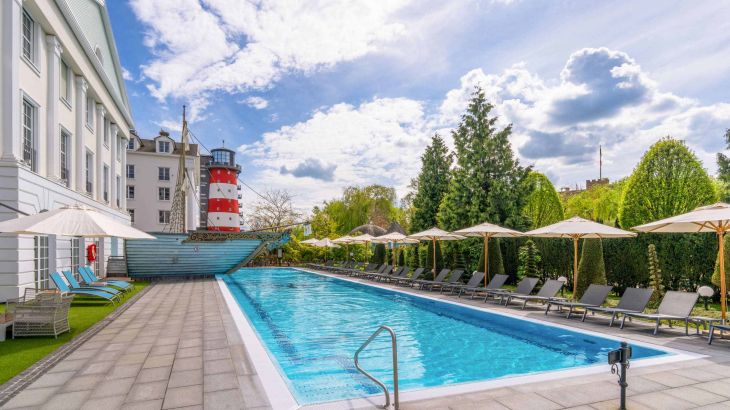 Poolbereich außen im Hotel Bell Rock