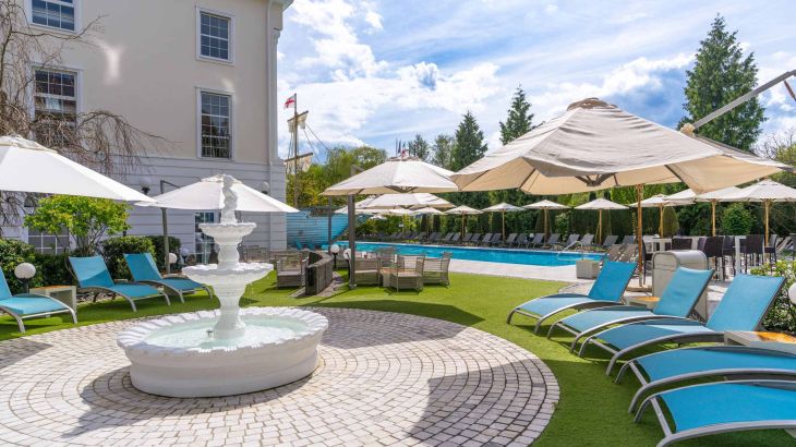 Hotel Bell Rock Pool Liegenbereich