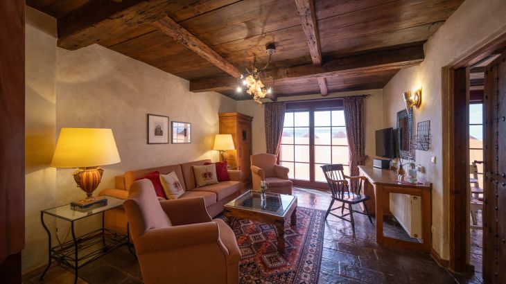 Castillo Alcazar Themensuite Wohnzimmer mit Ausblick