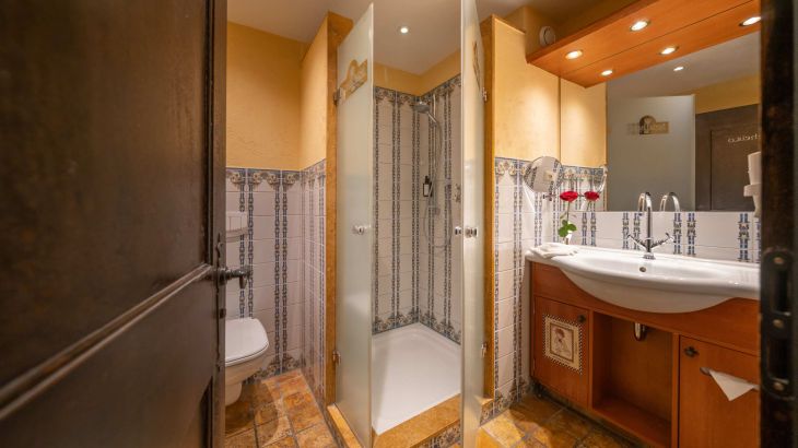Badezimmer des Deluxe- Zimmers Santa Isabel