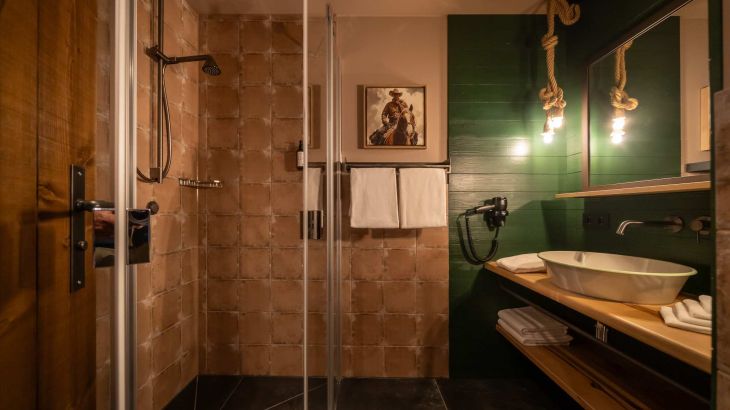 Riverside Western Lodge Komfort-Zimmer Badezimmer