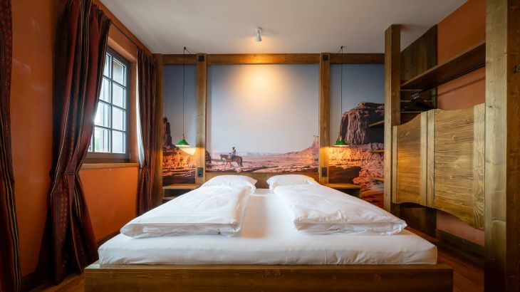 Riverside Western Lodge Standardzimmer Schlafbereich