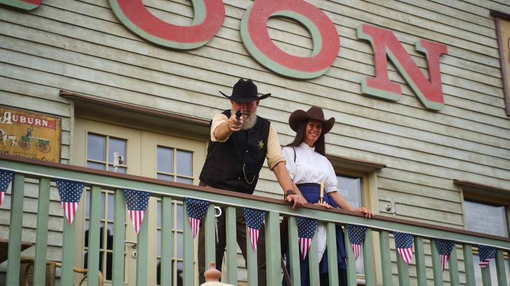 Silver Lake Saloon Cowboy mit Pistole