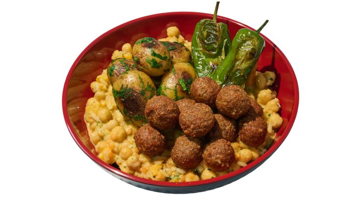 Vegan Arabian-style bowl with falafel and potatoes from Restaurant SPICES – Cuisines of the World in Europa-Park’s Adventure Land.