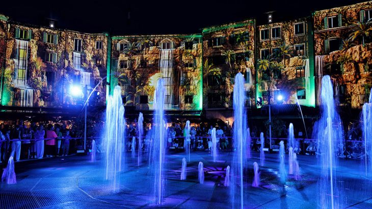 Colossal Show auf der Piazza des 4-Sterne Superior Hotels "Colosseo"