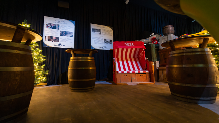Stehtische der Winterland-Bar