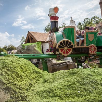 Fahrender Ba-a-a Express im Themenbereich Irland im Europa-Park