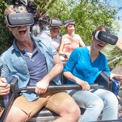 Besucher im Alpenexpress mit Coastiality-Brille