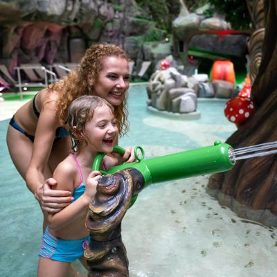 Junge Familie in Trølldal in Rulantica